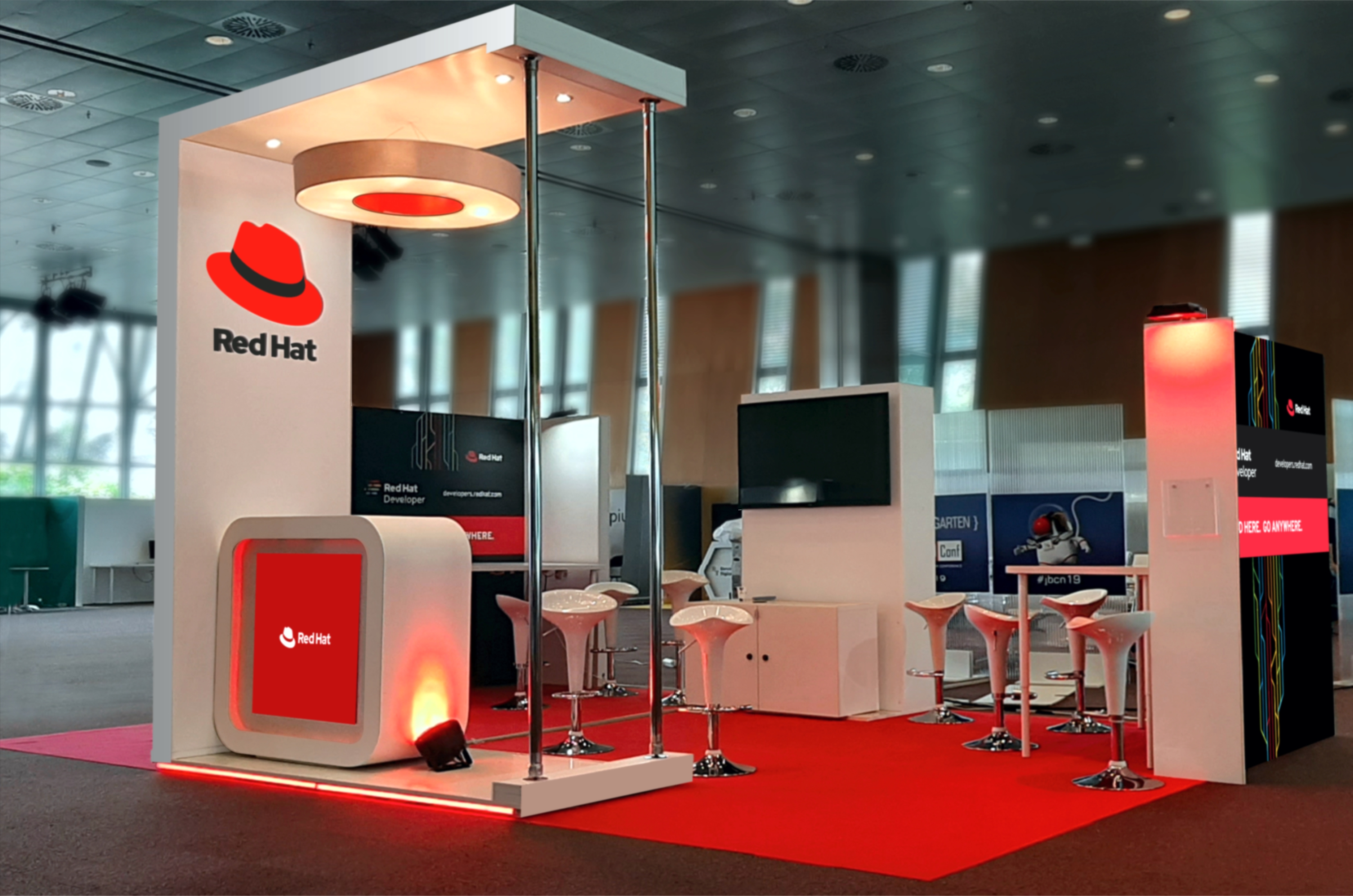 STAND RED HAT 2019